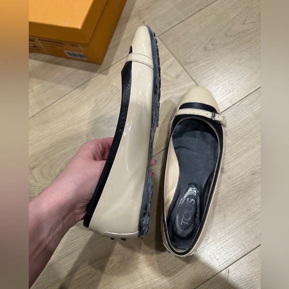 Tods Women's Black and Cream Flats size 37.5 pre owned vintage Y2K Classic - Picture 8 of 12